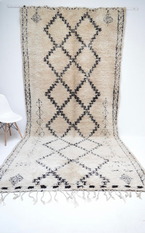 Vintage BENI OURAIN rug 6’5” x 13.5 Ft hand knotted plush Berber rug