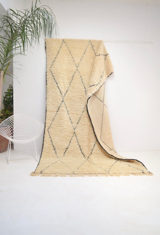 Vintage BENI OURAIN Plush Moroccan Rug 5'9" x 11'1" Lozenge