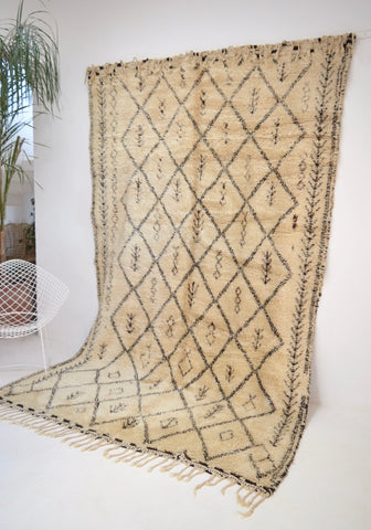 Vintage BENI OURAIN Rug Hand knotted Berber Rug