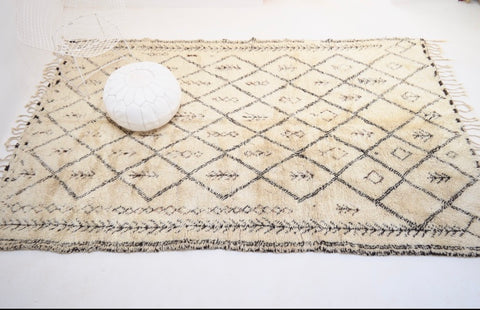 Vintage BENI OURAIN Rug Hand knotted Berber Rug