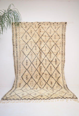 Vintage BENI OURAIN Rug Hand knotted Berber Rug