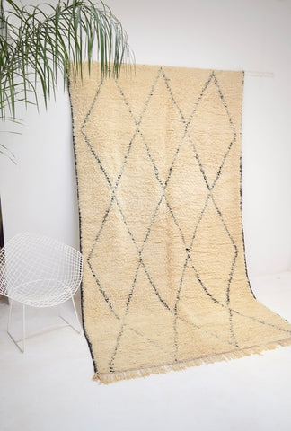 Vintage BENI OURAIN Plush Moroccan Rug 5'9" x 11'1" Lozenge