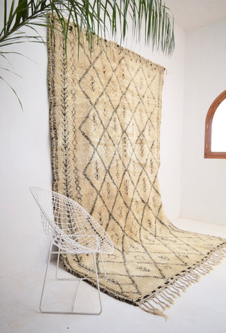 Vintage BENI OURAIN Rug Hand knotted Berber Rug