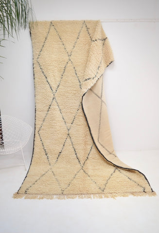 Vintage BENI OURAIN Plush Moroccan Rug 5'9" x 11'1" Lozenge