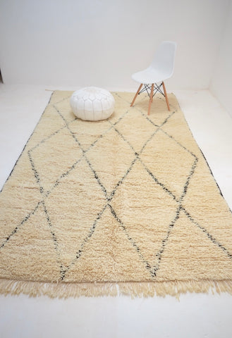 Vintage BENI OURAIN Plush Moroccan Rug 5'9" x 11'1" Lozenge