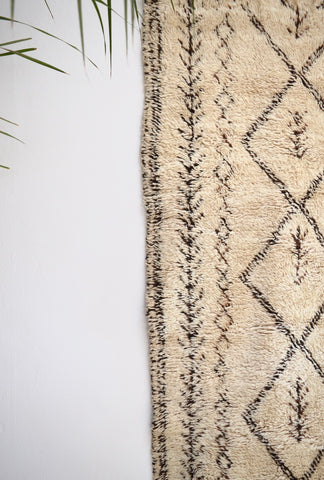 Vintage BENI OURAIN Rug Hand knotted Berber Rug