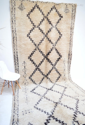 Vintage BENI OURAIN rug 6’5” x 13.5 Ft hand knotted plush Berber rug