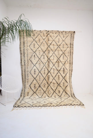 Vintage BENI OURAIN Rug Hand knotted Berber Rug