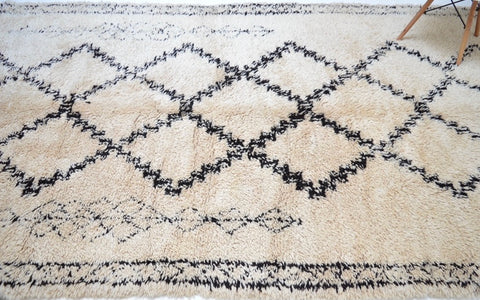 Vintage BENI OURAIN rug 6’5” x 13.5 Ft hand knotted plush Berber rug