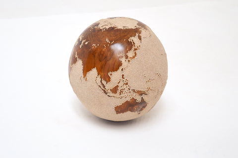 Bruno Helgen Globe